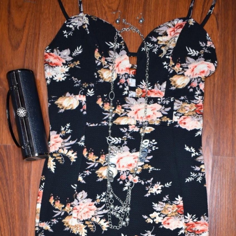 Black with peach floral dress - Picture 9 of 16